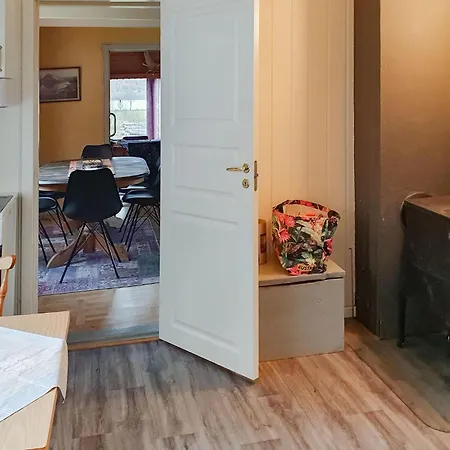 Feriehus Stunning In With House A Mountain View